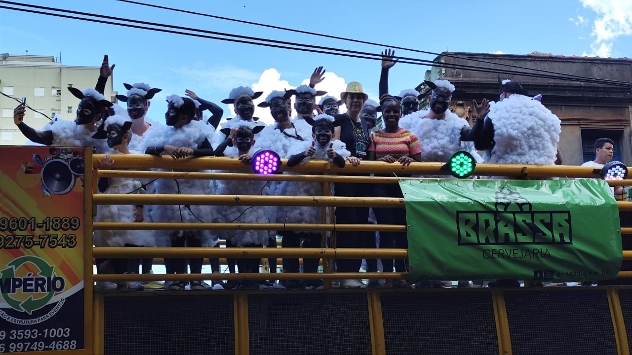 Foto 5 de 16 — Cordão da Luz Divina toma ruas de Araraquara em cortejo; veja fotos